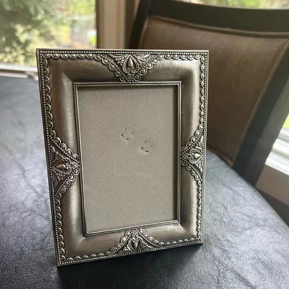 Metal Pictures Frame w/Hearts